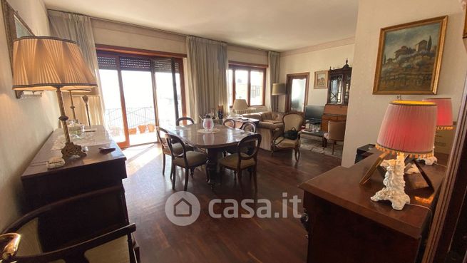 Appartamento in residenziale in Via Francesco Petrarca 74