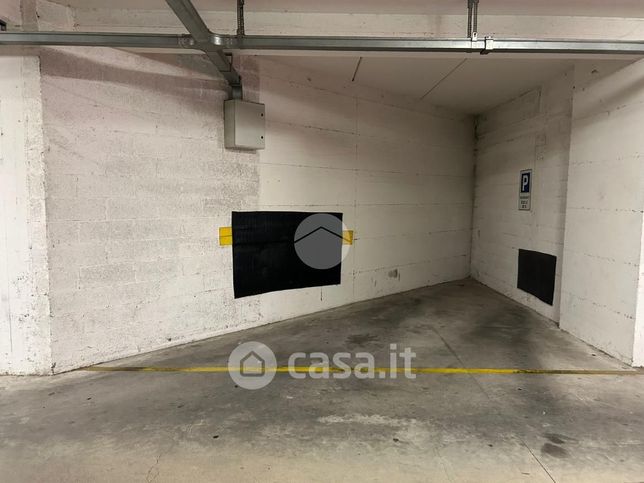 Garage/posto auto in residenziale in Viale Cesare Battisti 45