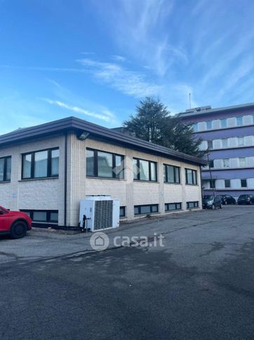 Ufficio in commerciale in Via Achille Grandi 4