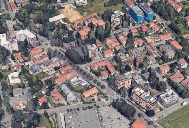 Ufficio in commerciale in Via Arrigo Boito