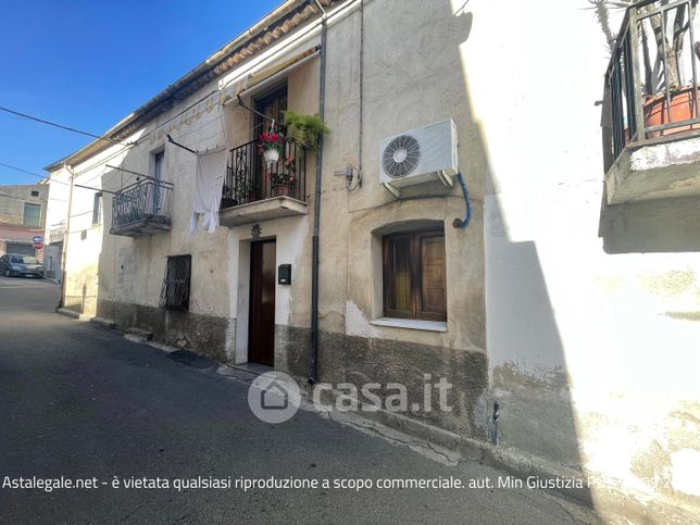 Casa indipendente in residenziale in Via Orazio Rinaldi 1