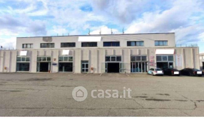 Capannone in commerciale in Via Senese Aretina