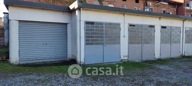 Box/posto auto in residenziale in Via Novara 2