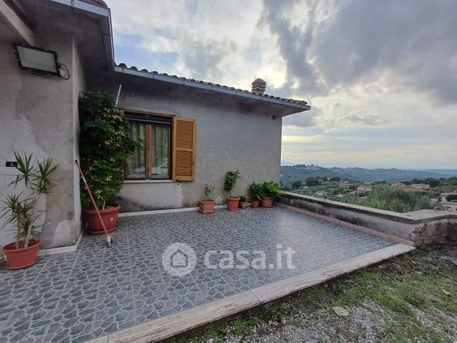 Casa indipendente in residenziale in Strada Comunale Belvedere Castellone 40