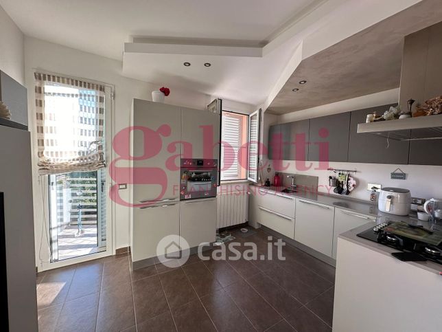 Appartamento in residenziale in Via Aiaccia