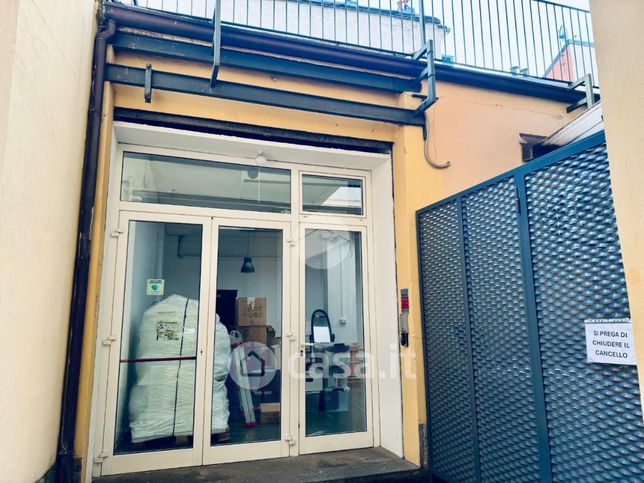 Capannone in commerciale in Via Cerano 12