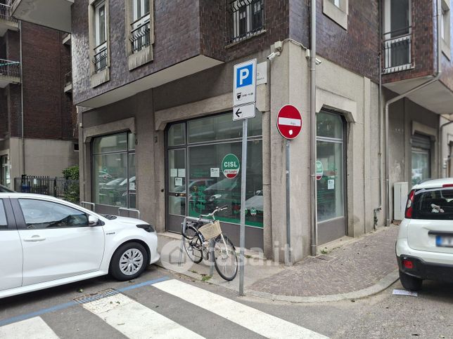 Ufficio in commerciale in Via Rezzonico 51