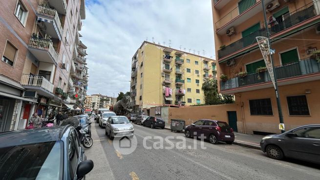 Negozio/locale commerciale in commerciale in Viale Cavalleggeri D'Aosta 62