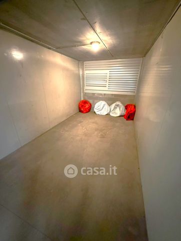 Box/posto auto in residenziale in Via Innocenzo Isimbardi 63