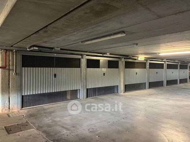 Box/posto auto in residenziale in Via Adelasia 3