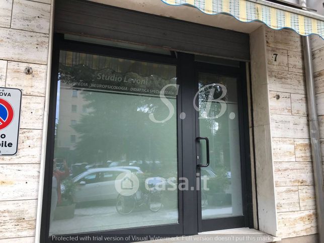 Ufficio in commerciale in 