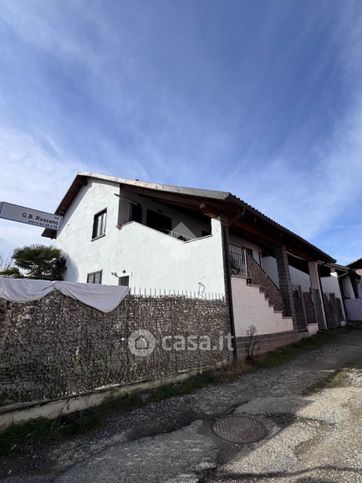 Rustico/casale in residenziale in Via Giovanni Battista Rossano 52