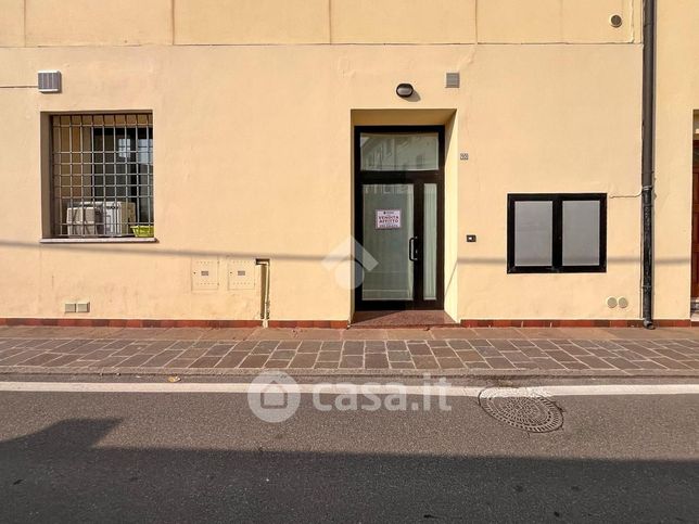 Ufficio in commerciale in Via Santa Maria 1