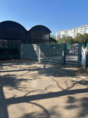Box/posto auto in residenziale in Viale Lazio 43