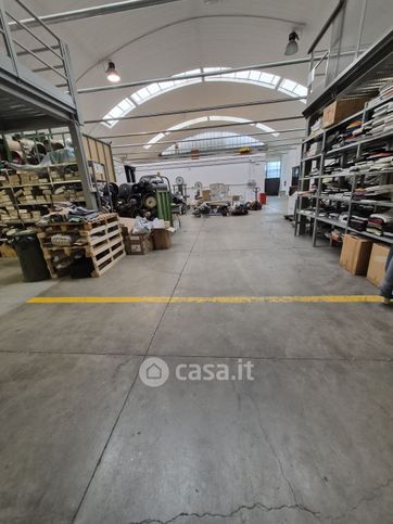 Capannone in commerciale in Viale Arturo Labriola