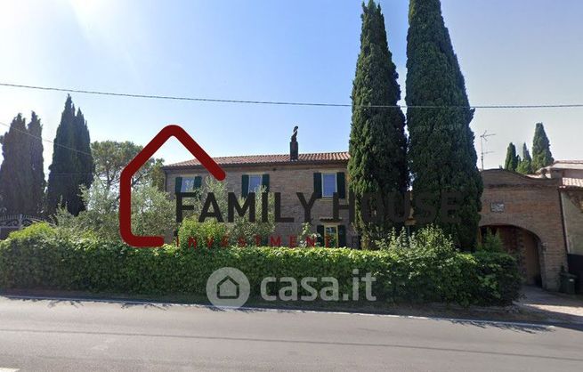 Villa in residenziale in Viale Sardegna 31