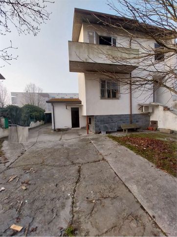 Casa bi/trifamiliare in residenziale in Via Alcide de Gasperi 23