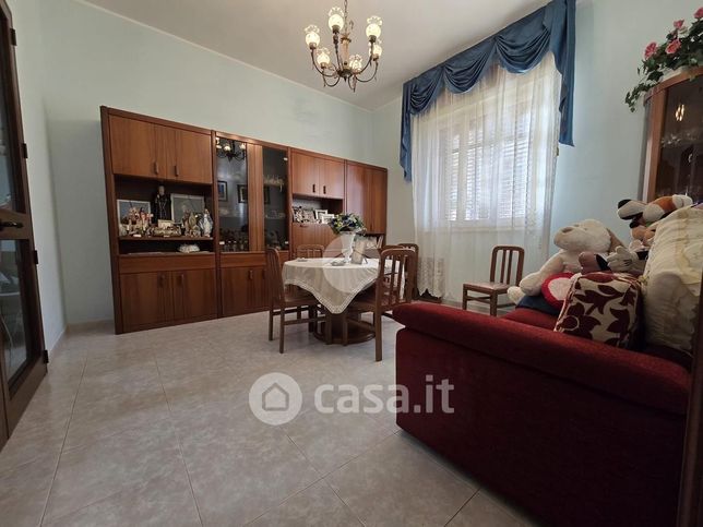 Casa bi/trifamiliare in residenziale in Via Milis 4
