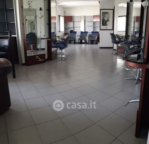 Ufficio in commerciale in 