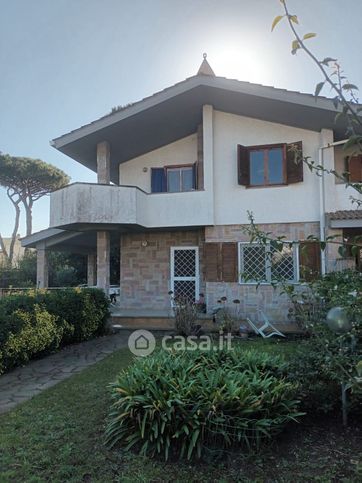 Villa in residenziale in Via V. Alfieri 10