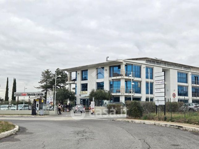 Ufficio in commerciale in Via di Grotte Portella 12