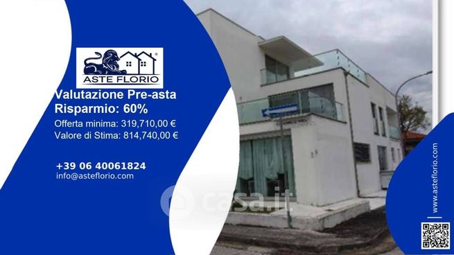 Capannone in commerciale in Via Monti Sibillini