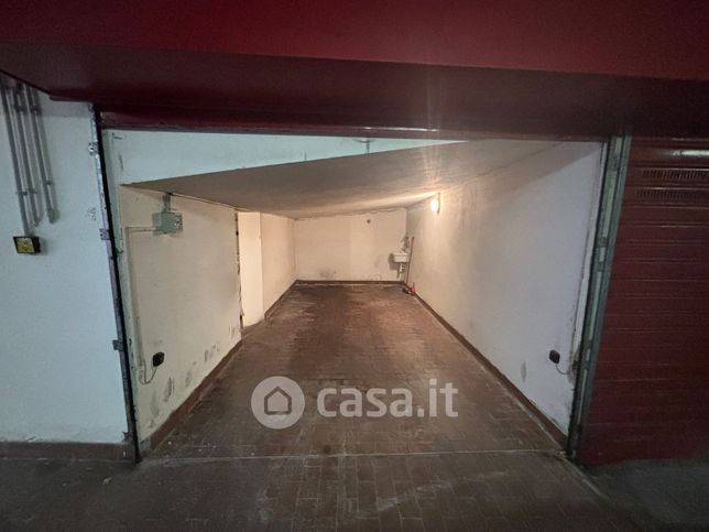 Garage/posto auto in residenziale in Via B. Ottaviano 1