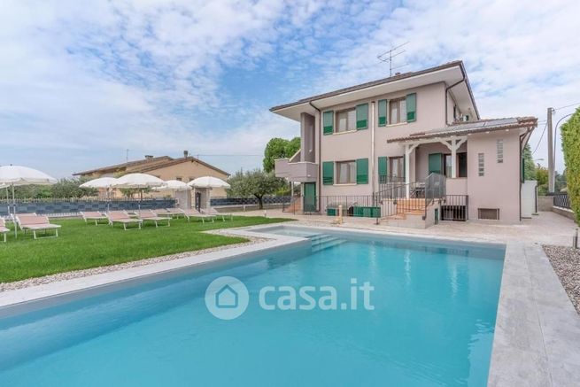Villa in residenziale in Via Alberto Montini