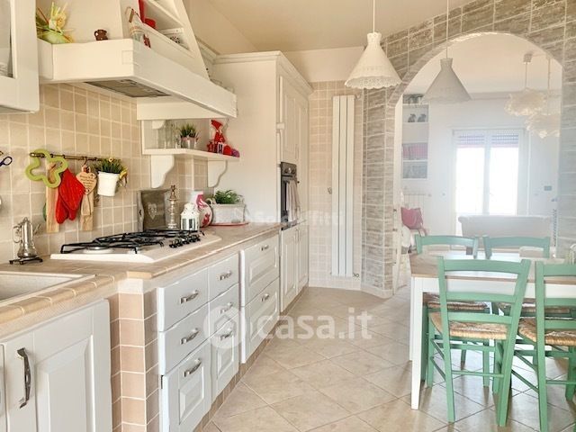 Appartamento in residenziale in Via Madrid 19