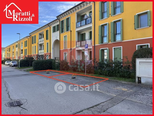 Box/posto auto in residenziale in Via G. Brumatti
