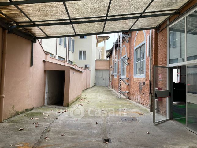 Box/posto auto in residenziale in Via delle Casine
