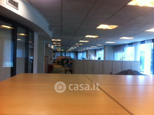Ufficio in commerciale in tre torri