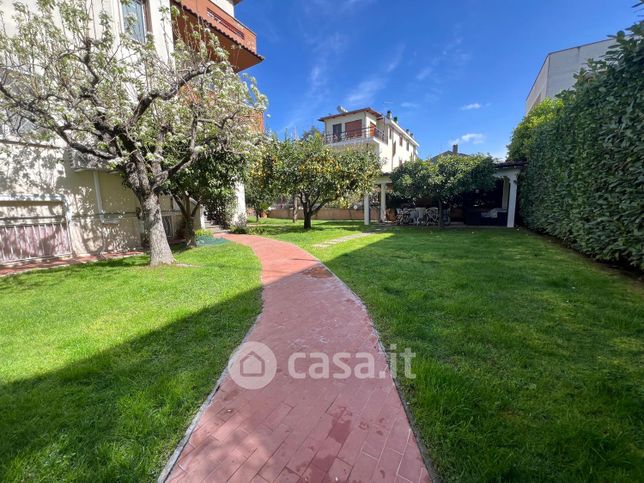 Casa indipendente in residenziale in Via di Torre Gaia