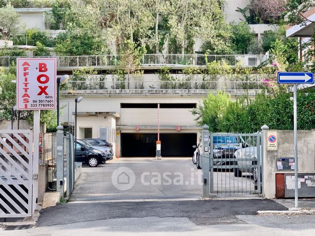 Garage/posto auto in residenziale in Via Filippo Bernardini 3