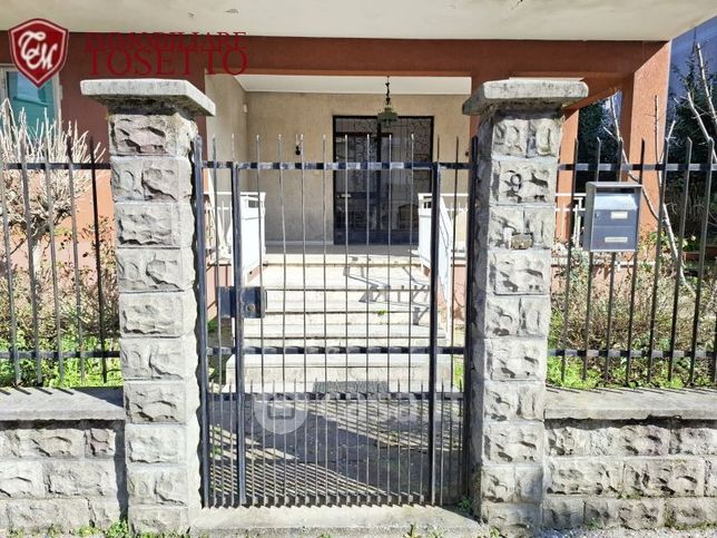 Casa indipendente in residenziale in Via Noventa Vicentina 9