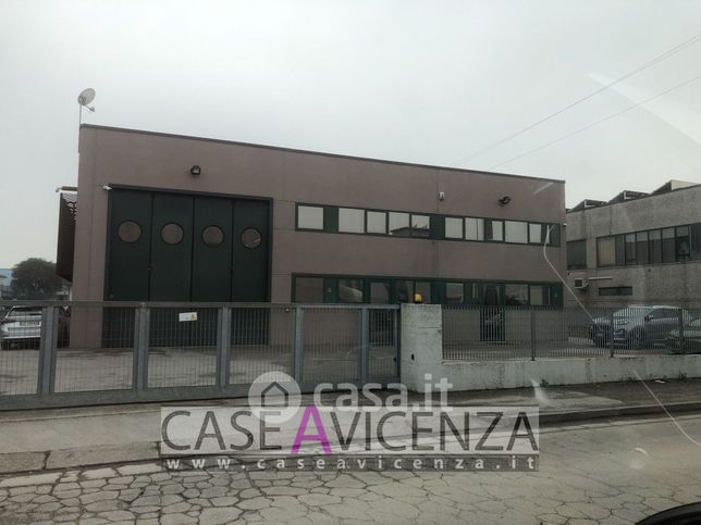 Capannone in commerciale in Via Tretti Marotti