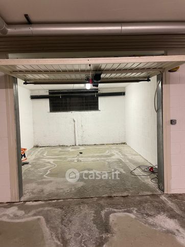 Box/posto auto in residenziale in Viale Duca d'Aosta