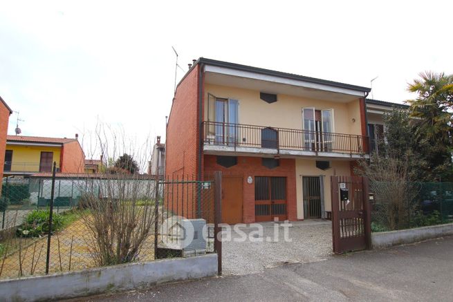 Casa bi/trifamiliare in residenziale in Via Don Minzoni 20