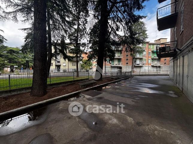 Box/posto auto in residenziale in Via Montefiorino 18