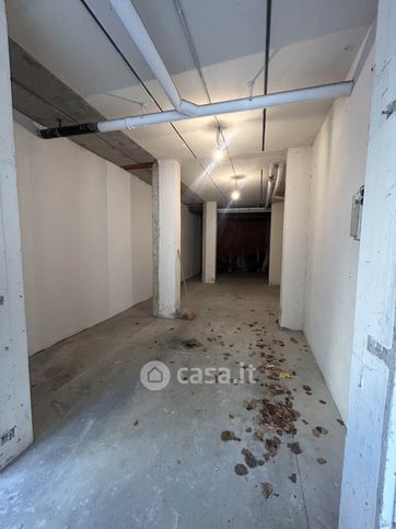 Capannone in commerciale in 
