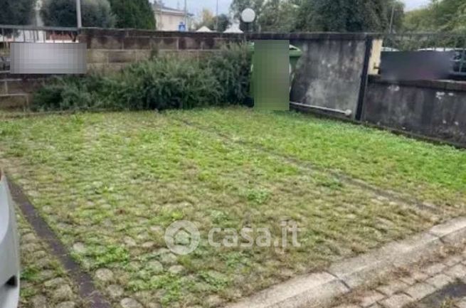 Box/posto auto in residenziale in Via Val D'Aosta