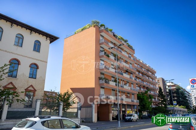 Garage/posto auto in residenziale in Viale Sarca 77