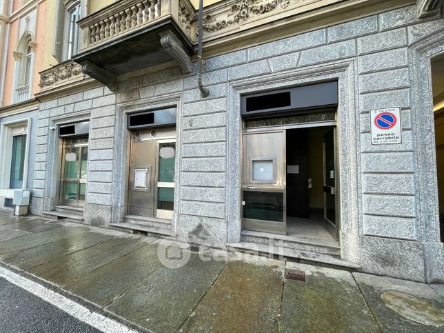 Attività/licenza (con o senza mura) in commerciale in Corso Giacomo Matteotti 47