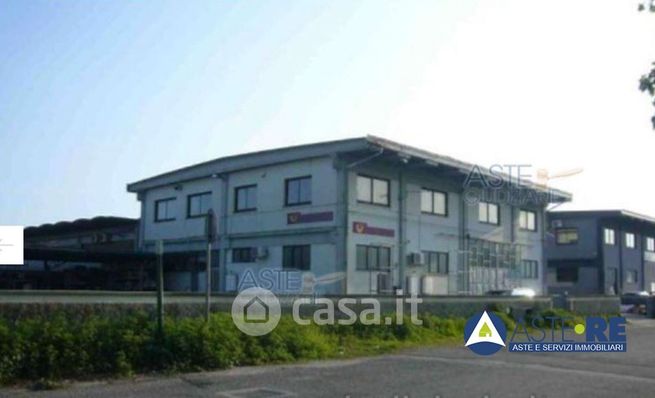 Capannone in commerciale in Via Alessandro Volta 1