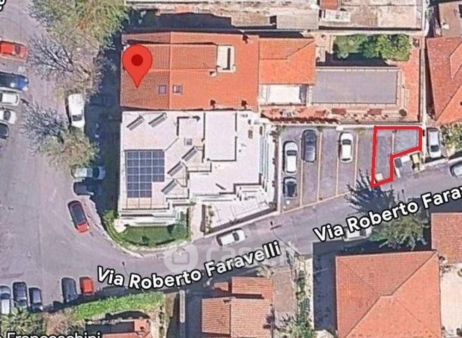 Box/posto auto in residenziale in Via Roberto Faravelli 1