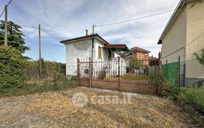 Casa indipendente in residenziale in Via Dante Alighieri 26