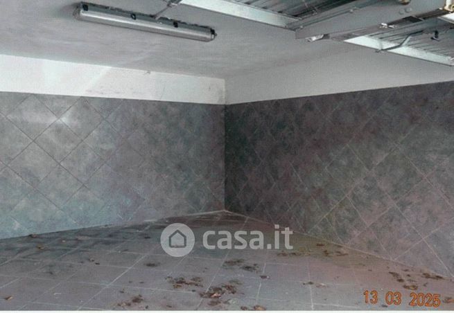 Box/posto auto in residenziale in Via Valdatara 4