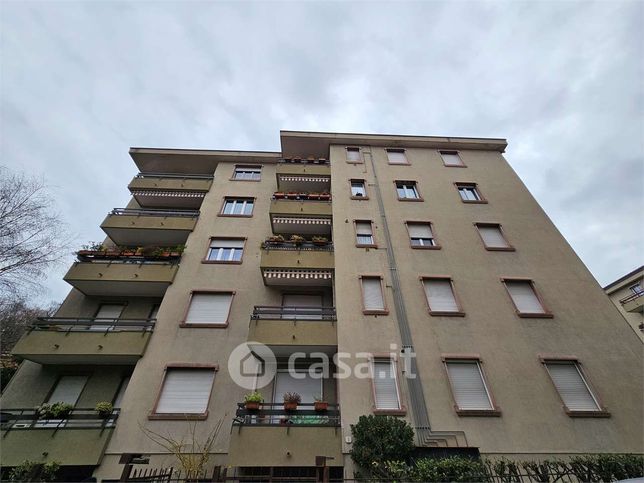 Appartamento in residenziale in Via Annibale Cressoni 1