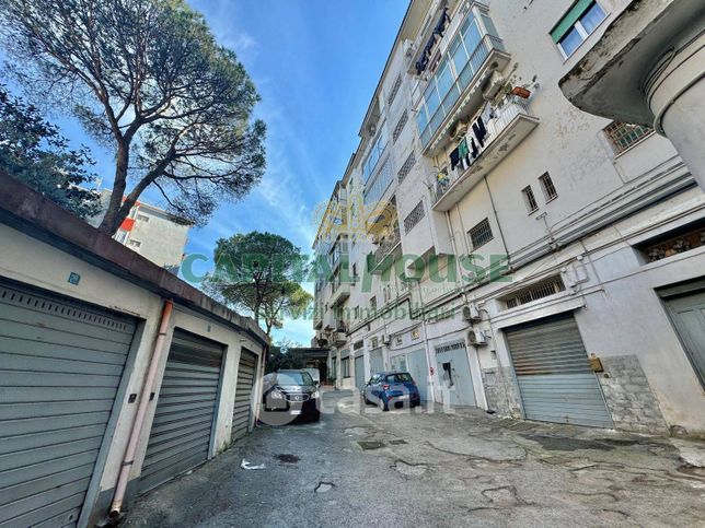 Box/posto auto in residenziale in Via Mario Gigante 74
