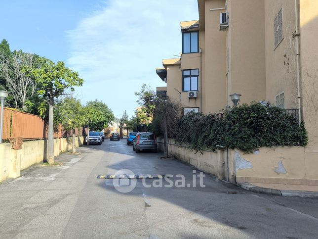 Garage/posto auto in residenziale in Via CL 32 1